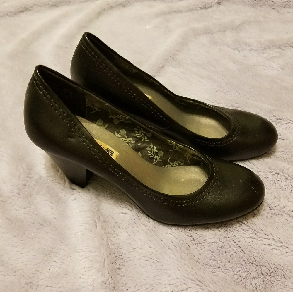 American Eagle heels