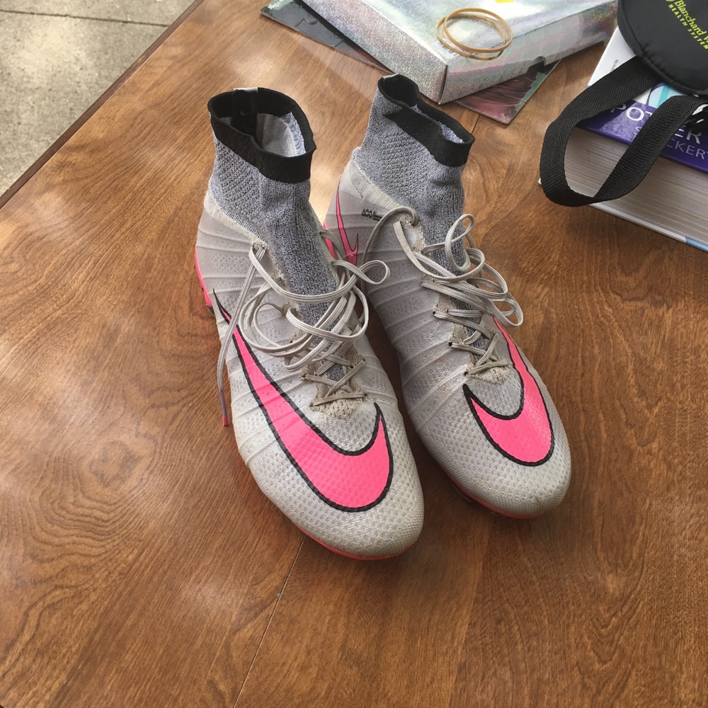 Soccer cleats