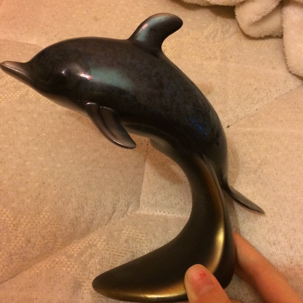 Dolphin statue/book stopper