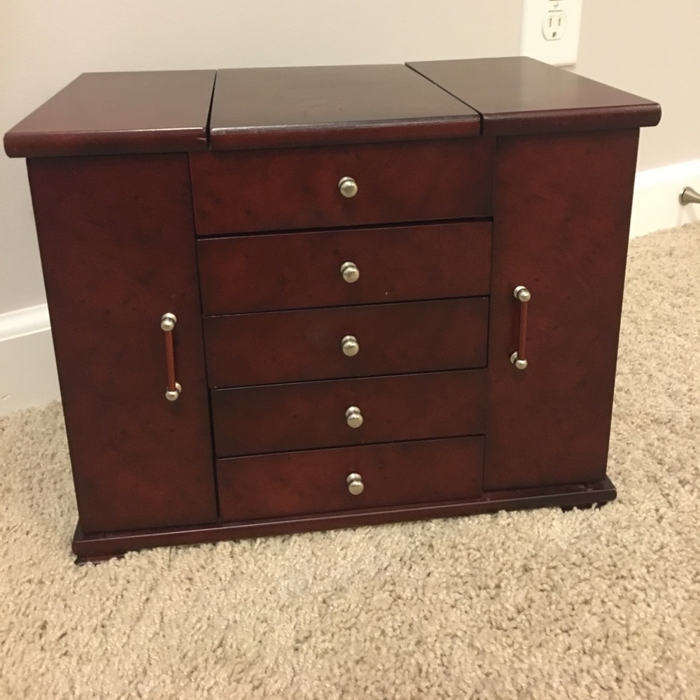 Jewelry box