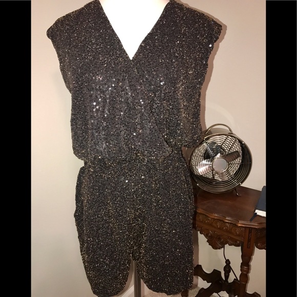 SOLD——-NWOT. ROMPER BLACK GOLD HOLIDAY PARTY MEDIUM. - Picture 2 of 6