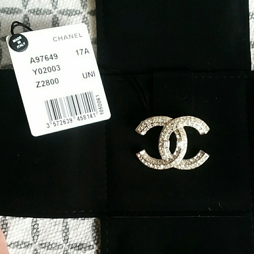 Oooh la la! 2017 authentic Chanel Strauss brooch
