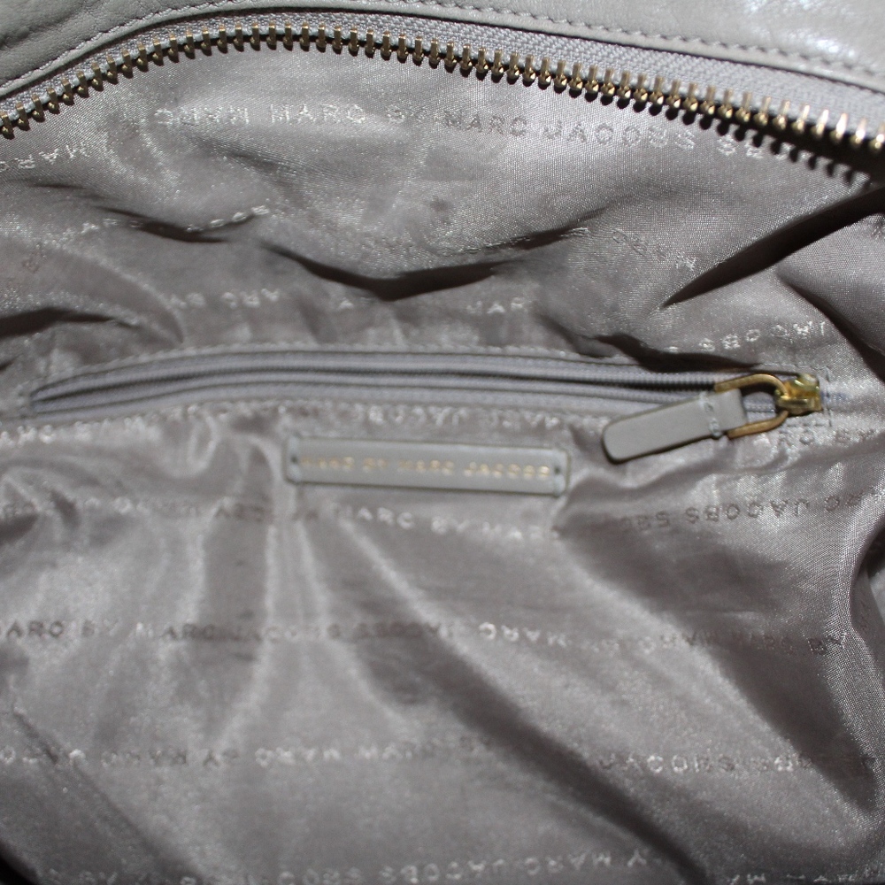 Marc by Marc Jacobs Grey Pebbled Leather Purse - Picture 8 of 8