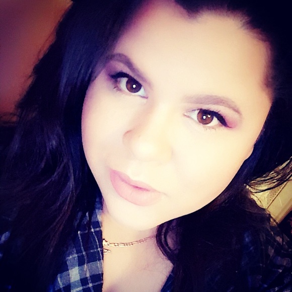 Meet your Posher, Tiffany - Picture 2 of 3