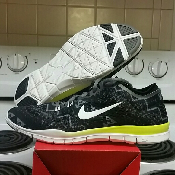 Nike Shoes - NWOB WOMEN SIZE 8 NIKE FREE TR FIT 4