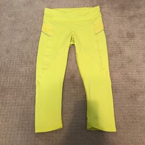 3/$25 🌟 Athleta Running Crops