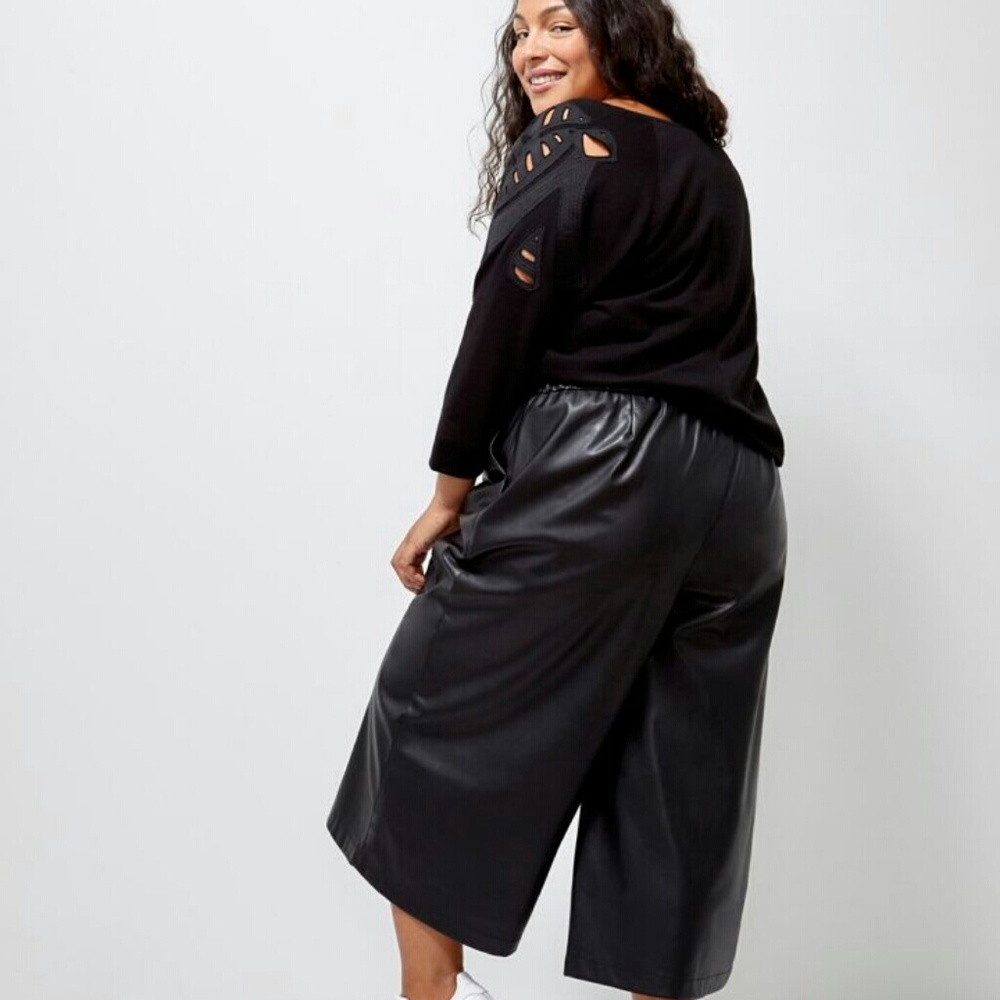 Faux leather cropped wide leg pants. - Picture 3 of 4