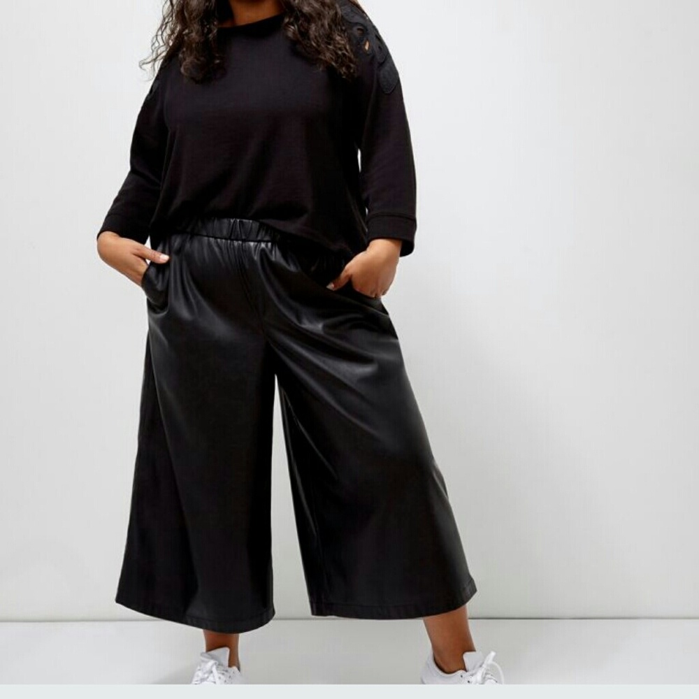 Faux leather cropped wide leg pants. - Picture 4 of 4