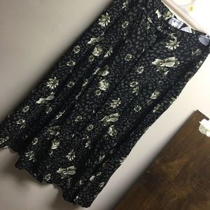 Green and black midi skirt