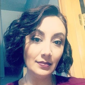 Meet your Posher, Cynthia