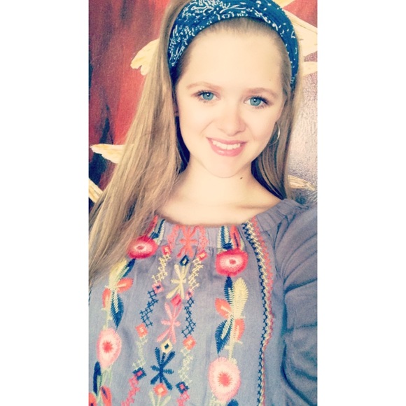 Embroidered off the shoulder top with lace hem - Picture 5 of 6