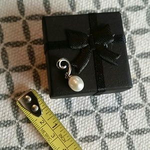 Genuine freshwater pearl pendant in silver