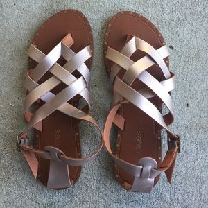 BRAND NEW! VERY CUTE SANDALS!