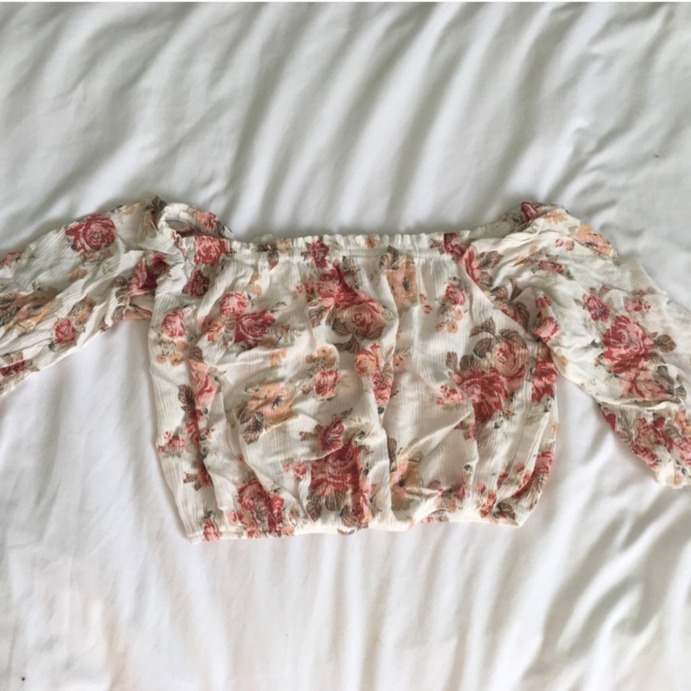 floral off the shoulder crop top!