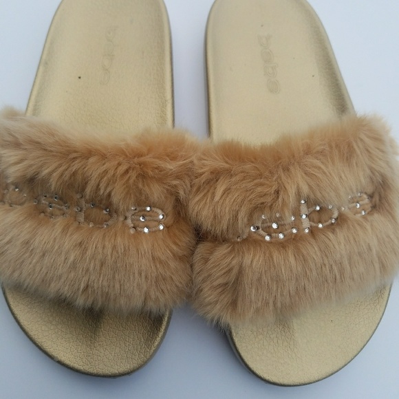 SOLD BEBE FURIOSA Gold Faux Fur Slide - Picture 3 of 4