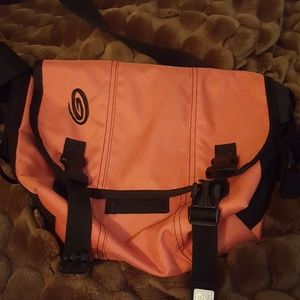 Timbuk 2 crossbody Satchel bag.