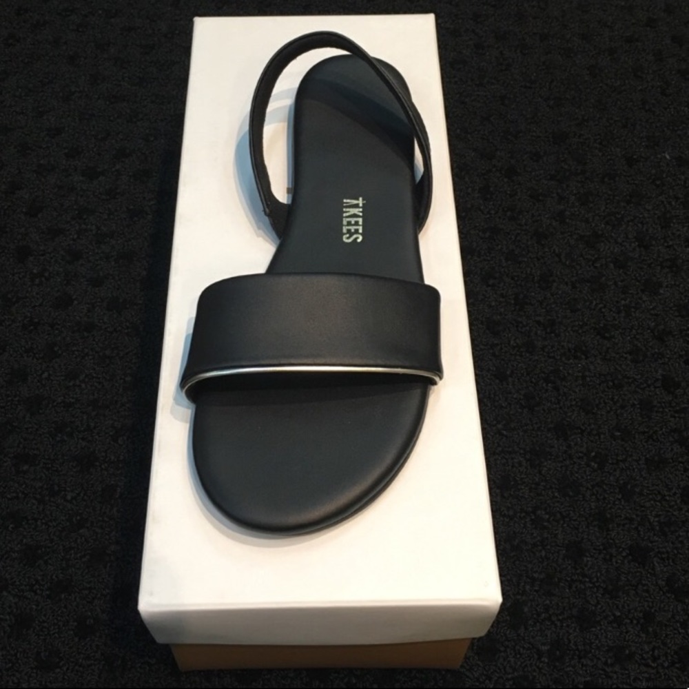 New tkee sandals