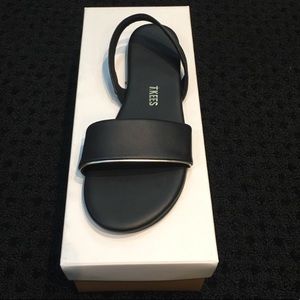 New tkee sandals