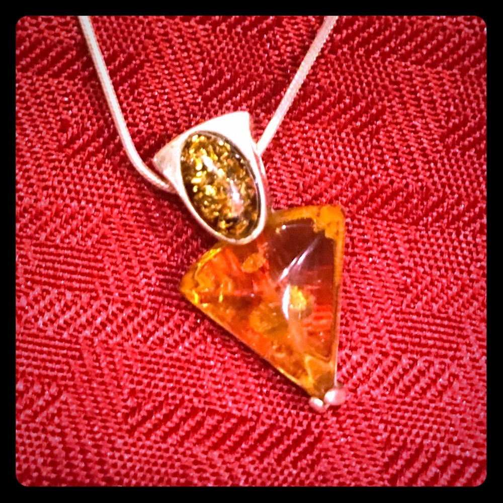 Sterling silver & yellow Amber stone Necklace. 📿