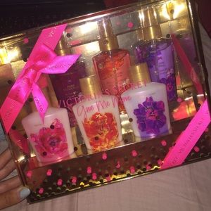 New Victoria's Secret fragrance & lotion gift set