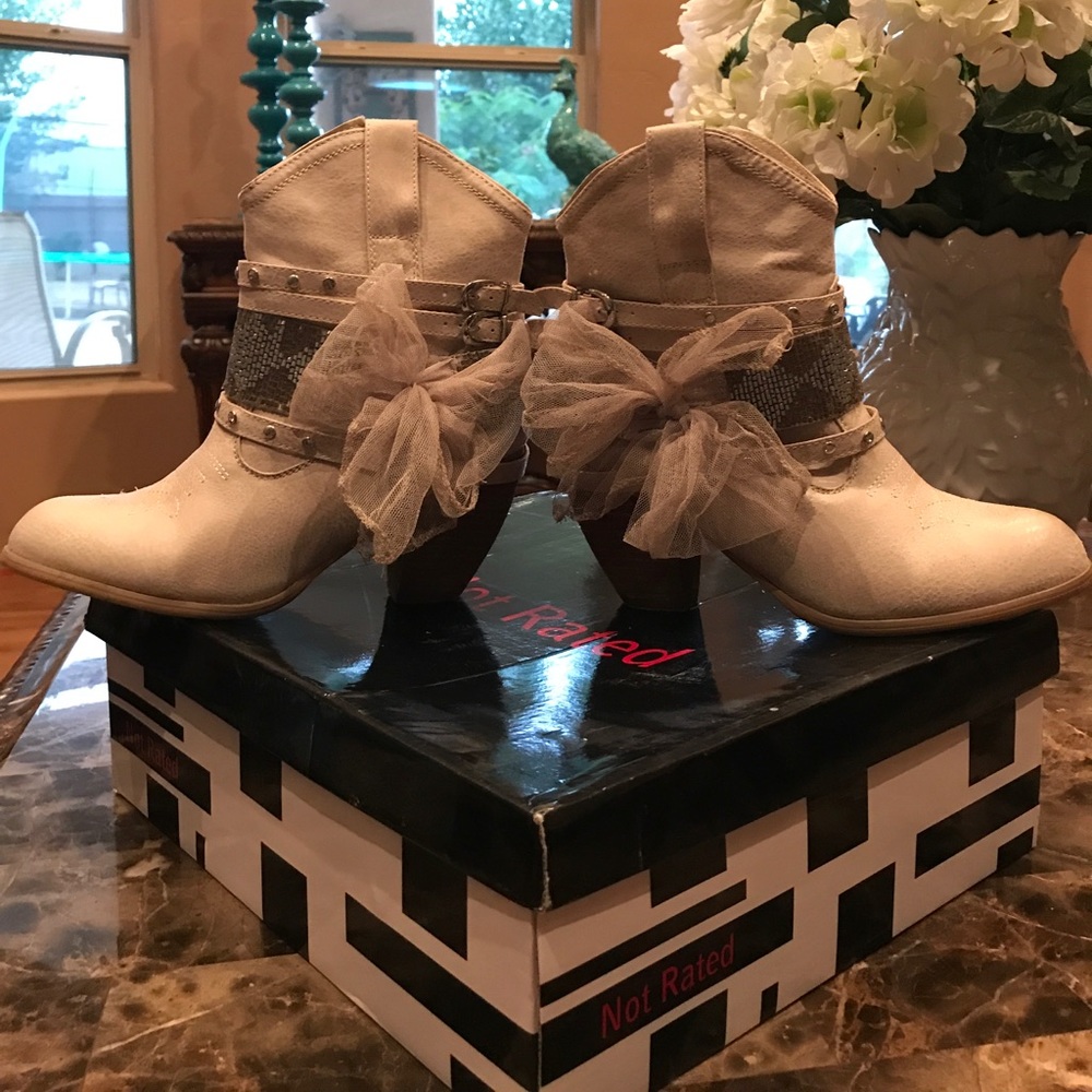 Not rated Boots