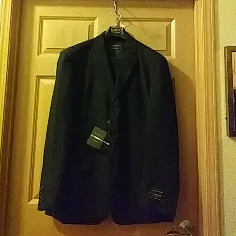 Men's 3-piece Italian suit -BRAND NEW