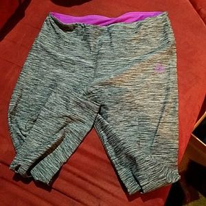 active wear capri pants like new