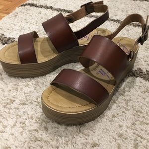 NEW Blowfish Malibu Talk Of The Town Wedges