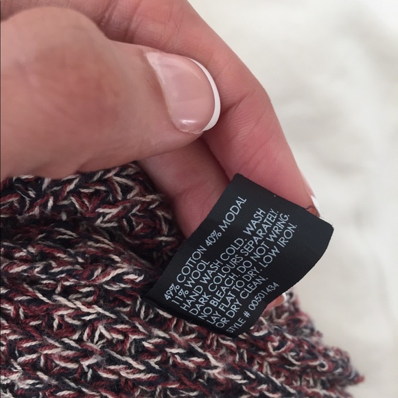 Club Monaco Sweater - burgundy, white and black - Picture 4 of 4