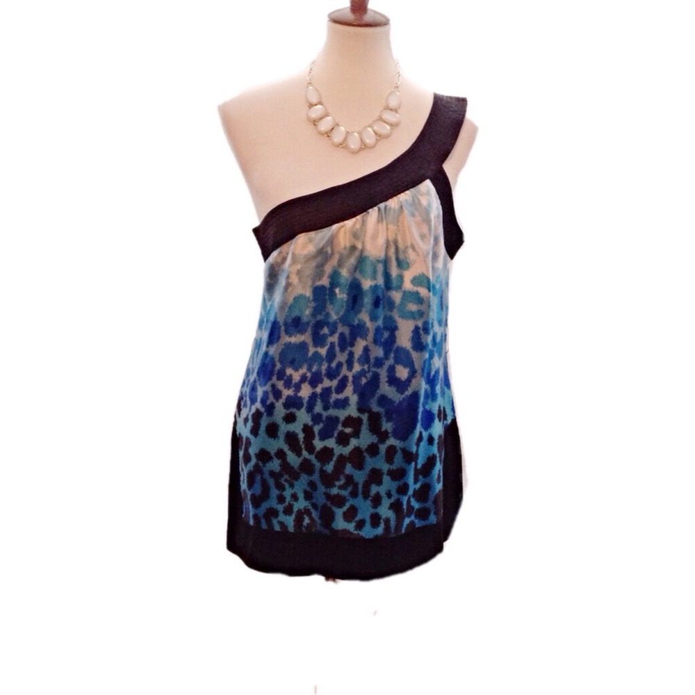 bebe Leopard Print One Shoulder Top-Medium