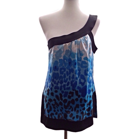 bebe Leopard Print One Shoulder Top-Medium - Picture 3 of 8