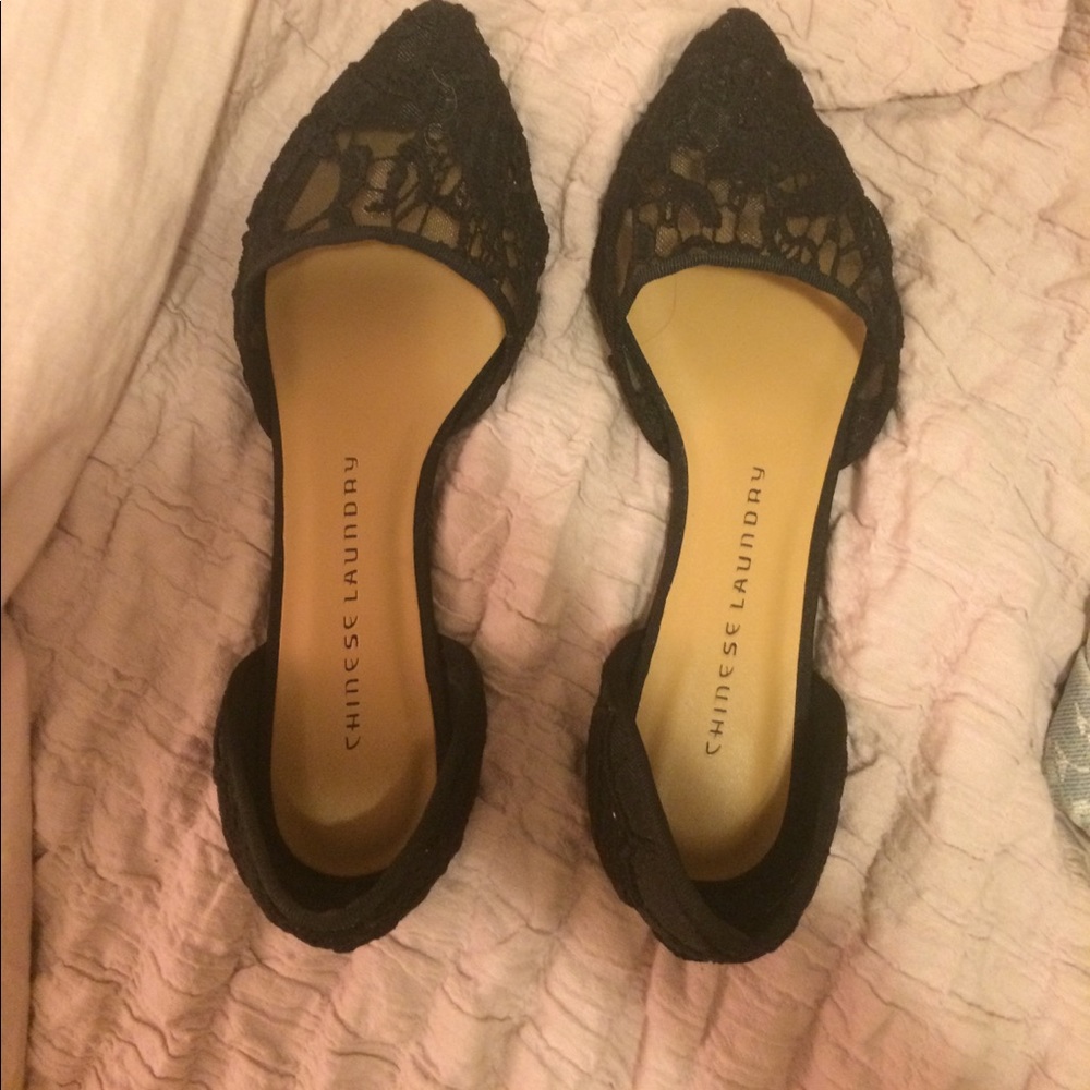 Chinese Laundry Lace Black Pointed Flats - Size 8