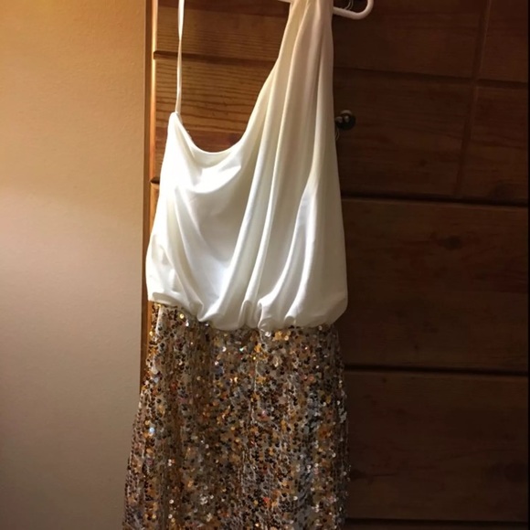 Gold Sequin body-con dress - Picture 2 of 2