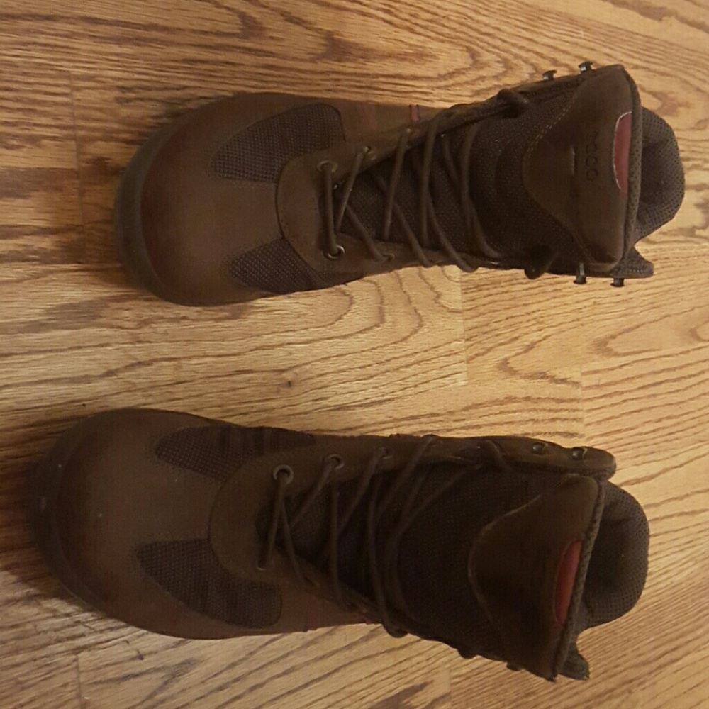 hiking boots, sneaker, athlete shoes