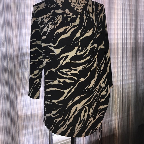 Abstract blouse - Picture 1 of 4