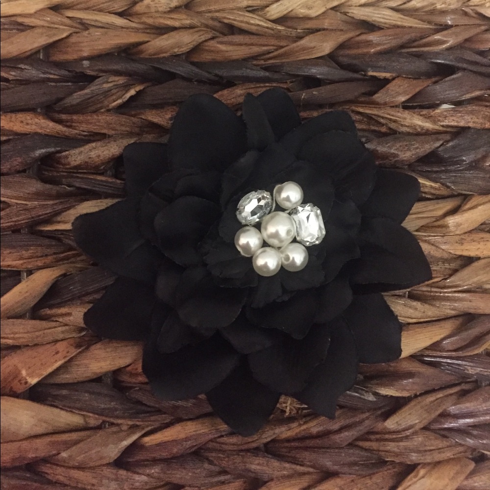 Black flower clip