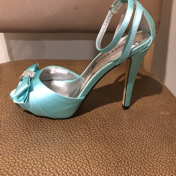 Strappy Heels! - Picture 2 of 2