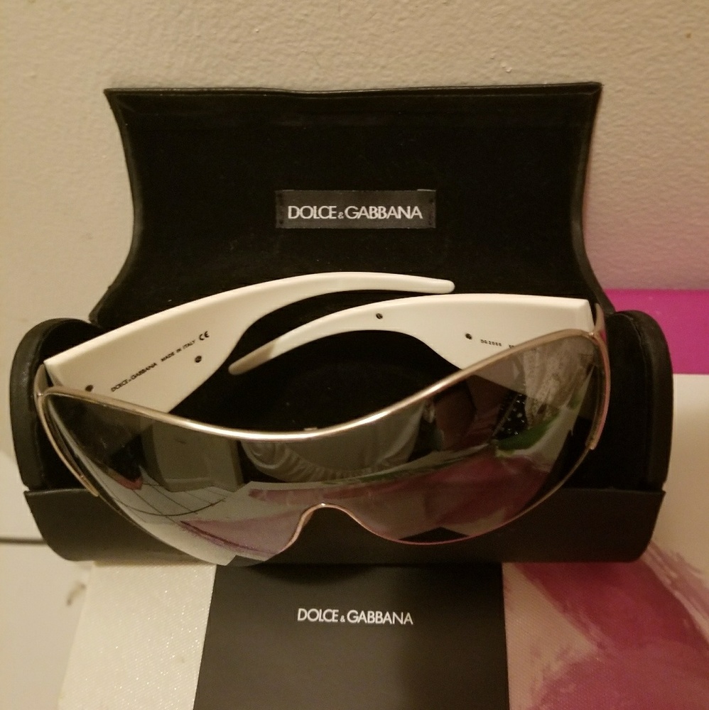 DOLCE&Gabbana White/ Sunglasses w/ Mirror Tint 😎
