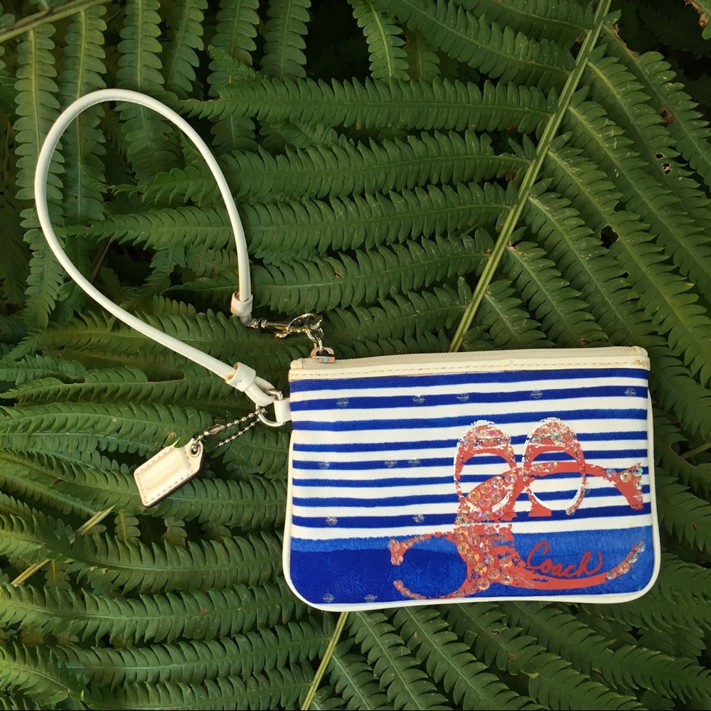 coach crab wristlet 🌱