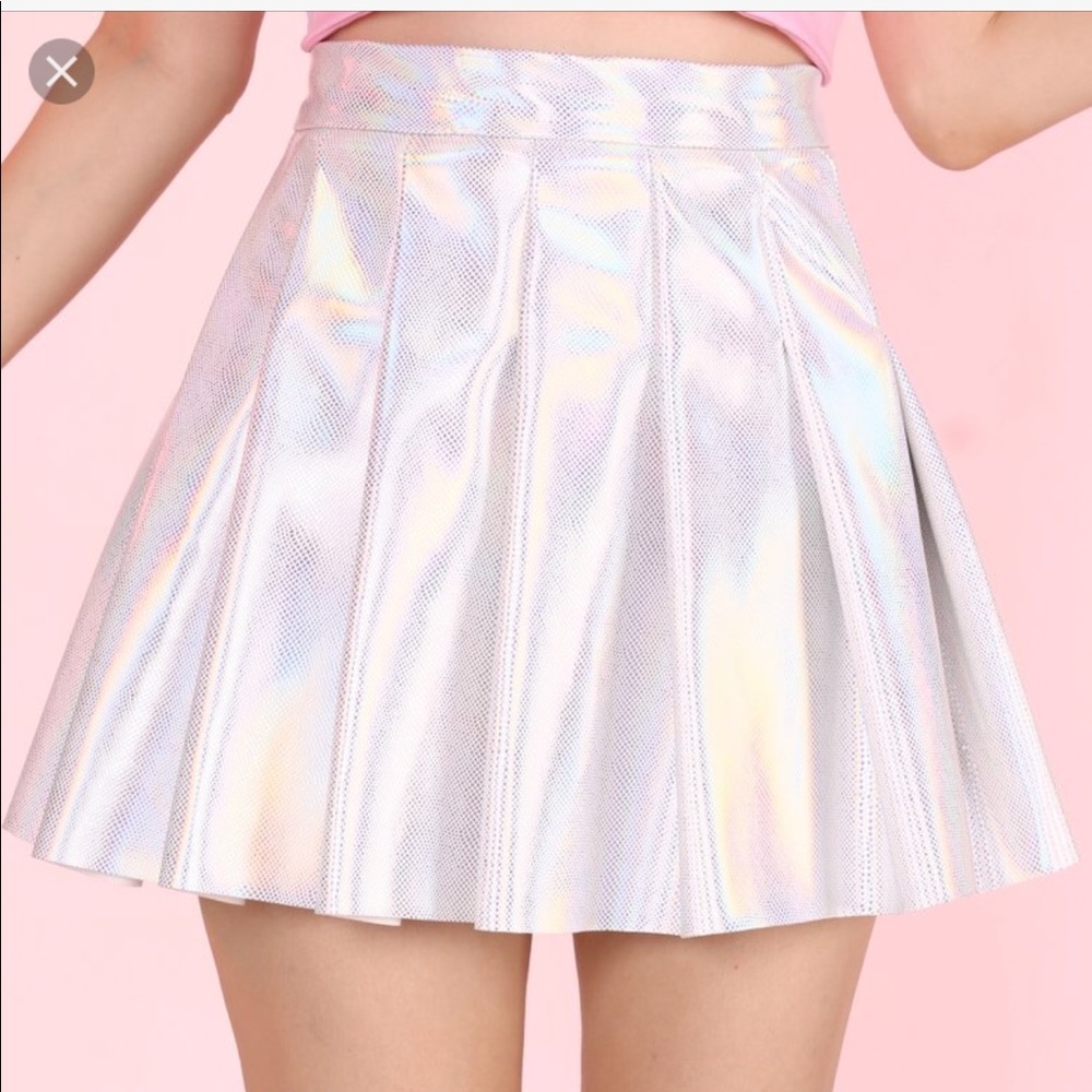 Beautiful holographic pleated skirt 🦄✨