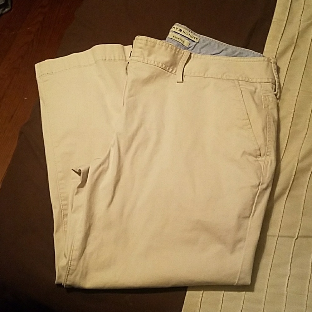 Tommy Hilfiger Capris 12
