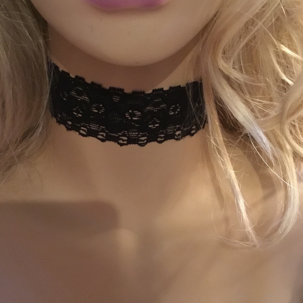 Lace Chocker.  Adjustable.  Beautiful.