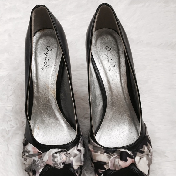 💥4/$25💥 Cute Black Heels with Knot Accent - Picture 3 of 8