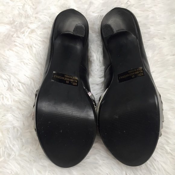 💥4/$25💥 Cute Black Heels with Knot Accent - Picture 5 of 8