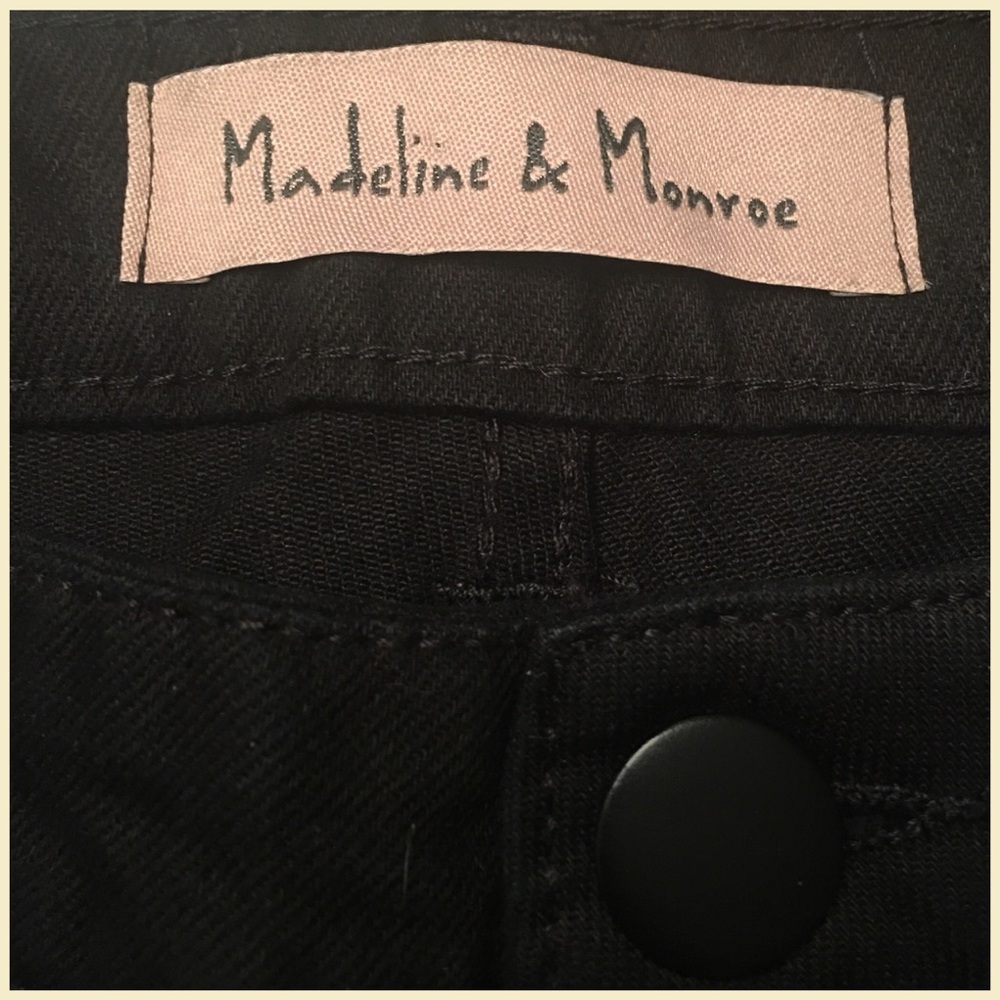 H/P 3/5!!♣️DISTRESSED BLACK SKINNY JEANS♣️ - Picture 3 of 3