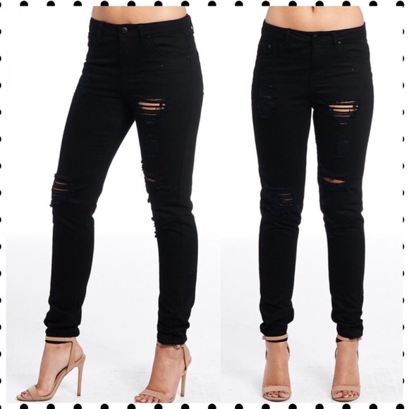 H/P 3/5!!♣️DISTRESSED BLACK SKINNY JEANS♣️ - Picture 2 of 3