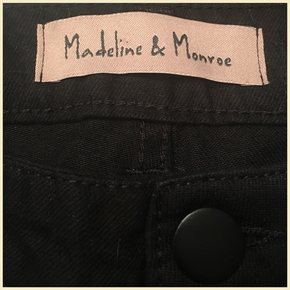 H/P 3/5!!♣️DISTRESSED BLACK SKINNY JEANS♣️ - Picture 3 of 3