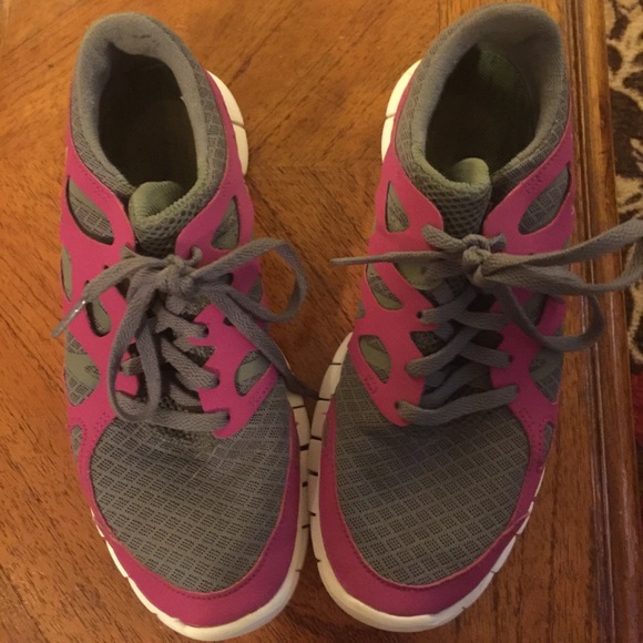 Nikes - Picture 2 of 4