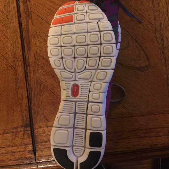 Nikes - Picture 3 of 4