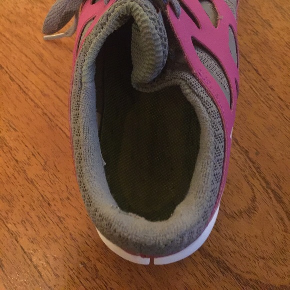 Nikes - Picture 4 of 4